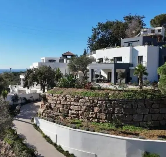 Продажа  отдельно стоящей виллы в Elviria