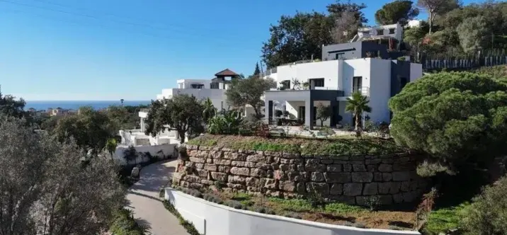 Продажа  отдельно стоящей виллы в Elviria 2