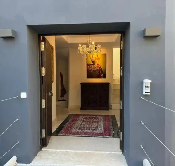 Продажа  отдельно стоящей виллы в Elviria