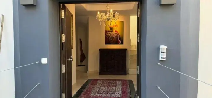 Продажа  отдельно стоящей виллы в Elviria 3