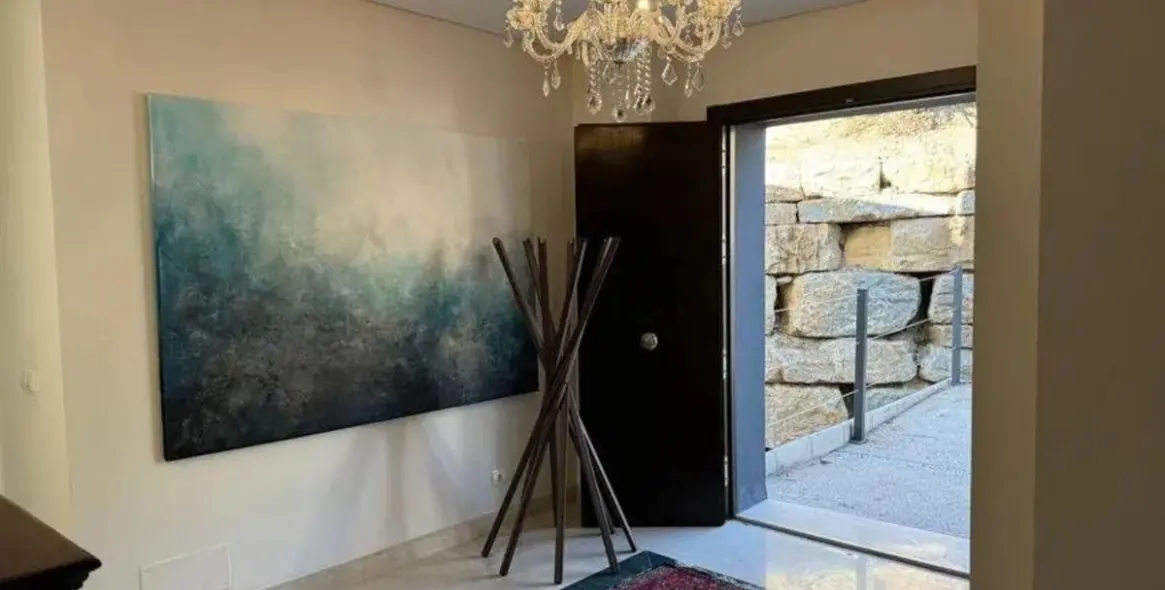 Продажа  отдельно стоящей виллы в Elviria 5