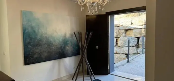 Продажа  отдельно стоящей виллы в Elviria 4