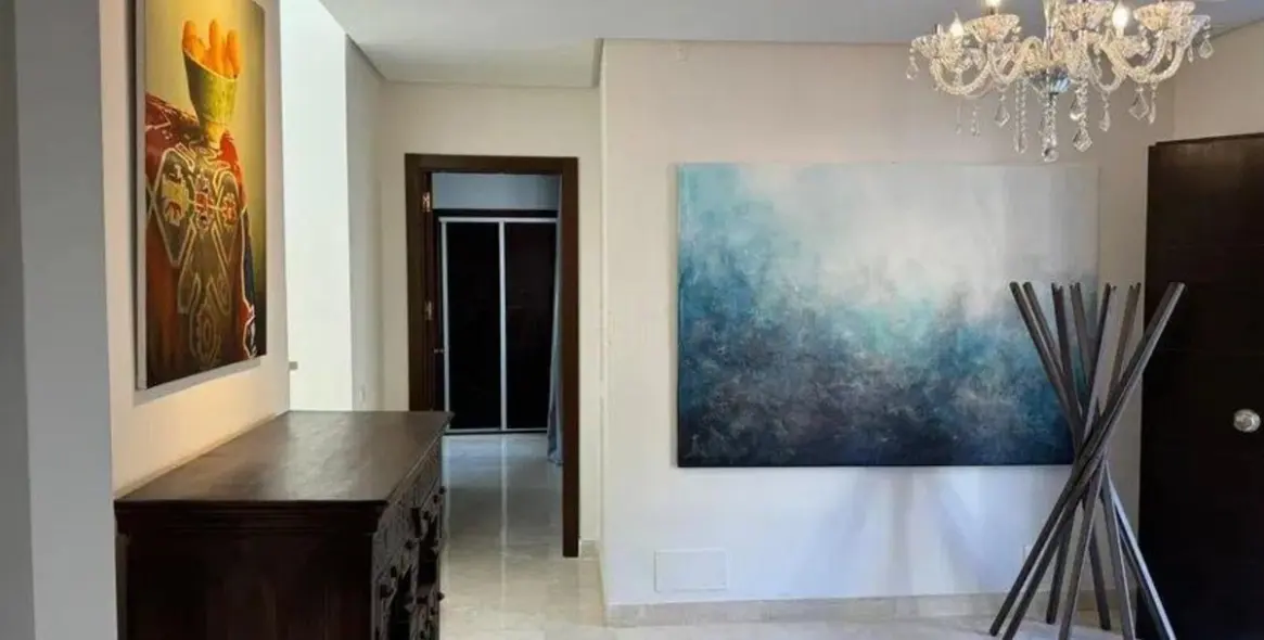 Продажа  отдельно стоящей виллы в Elviria 6