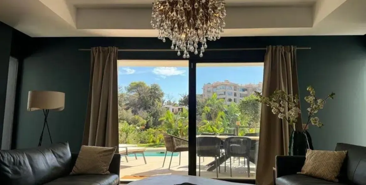 Продажа  отдельно стоящей виллы в Elviria 16