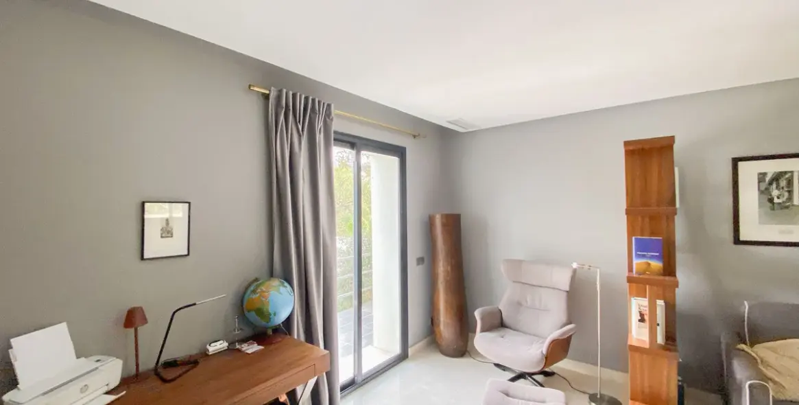 Продажа  отдельно стоящей виллы в Elviria 21