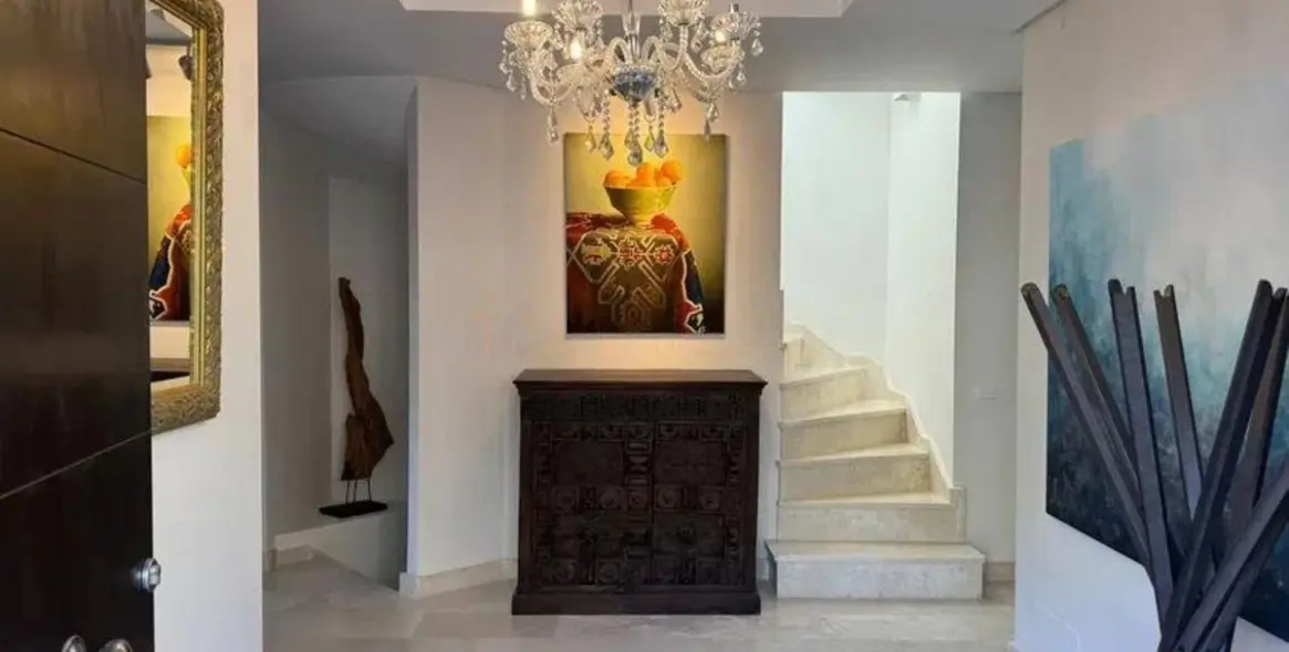 Продажа  отдельно стоящей виллы в Elviria 22