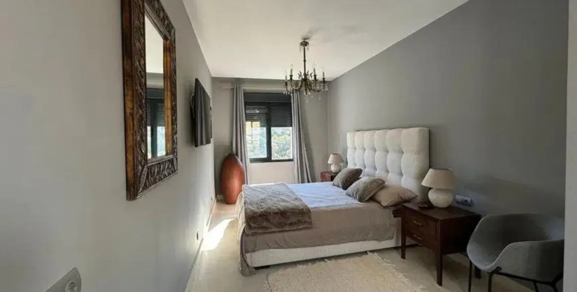 Продажа  отдельно стоящей виллы в Elviria 23