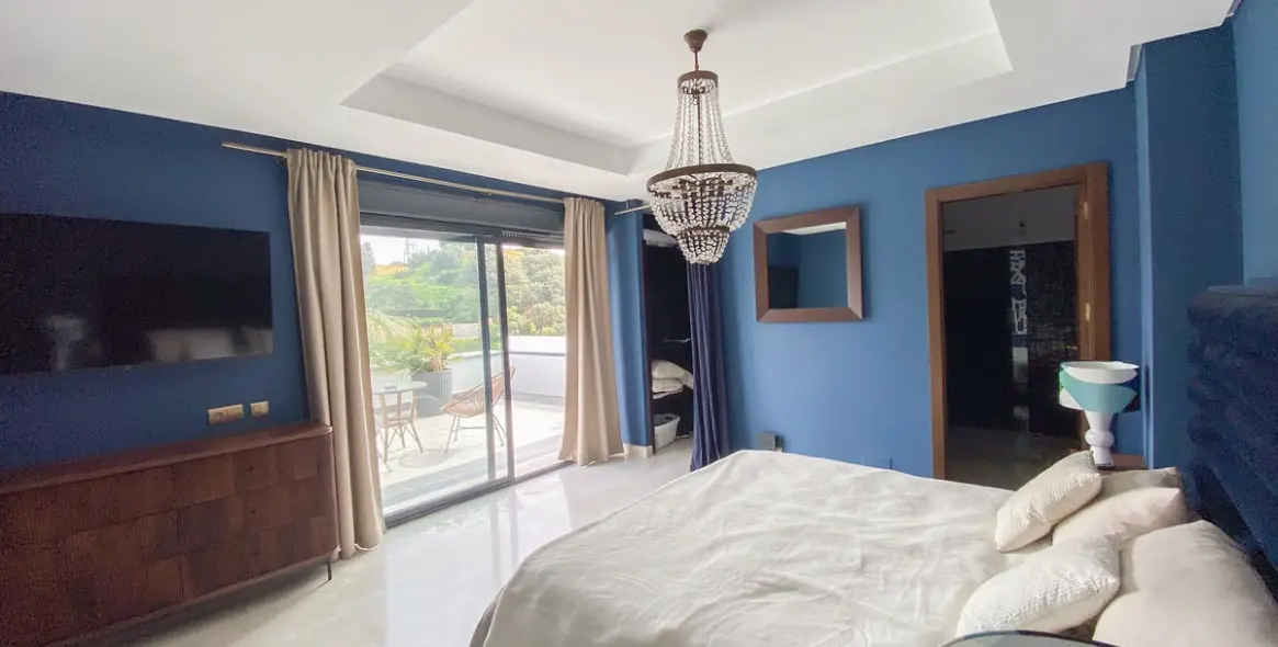 Продажа  отдельно стоящей виллы в Elviria 24