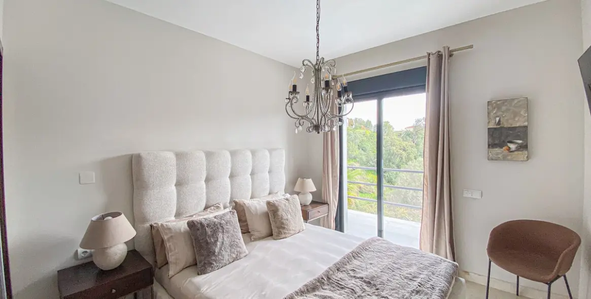 Продажа  отдельно стоящей виллы в Elviria 26