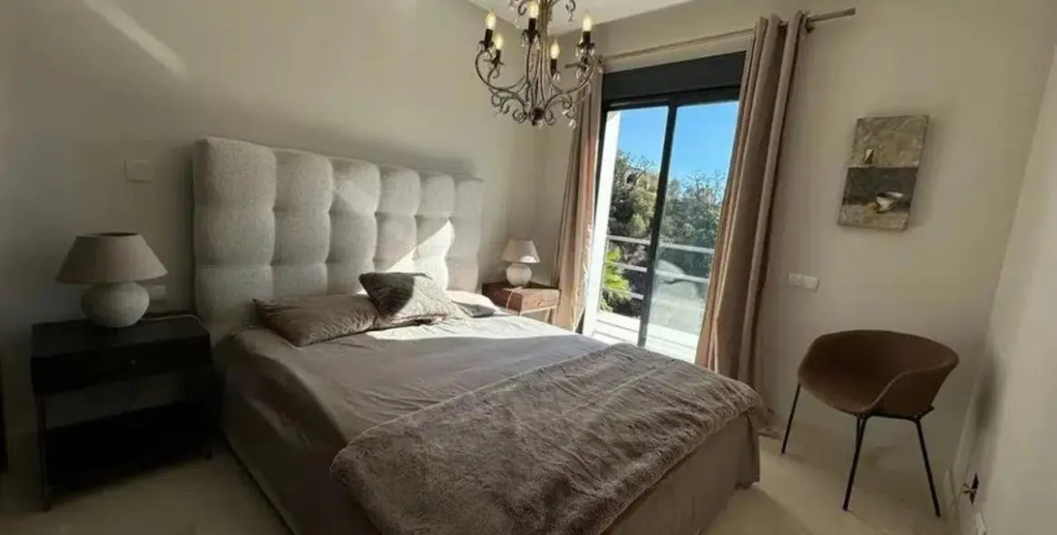 Продажа  отдельно стоящей виллы в Elviria 29