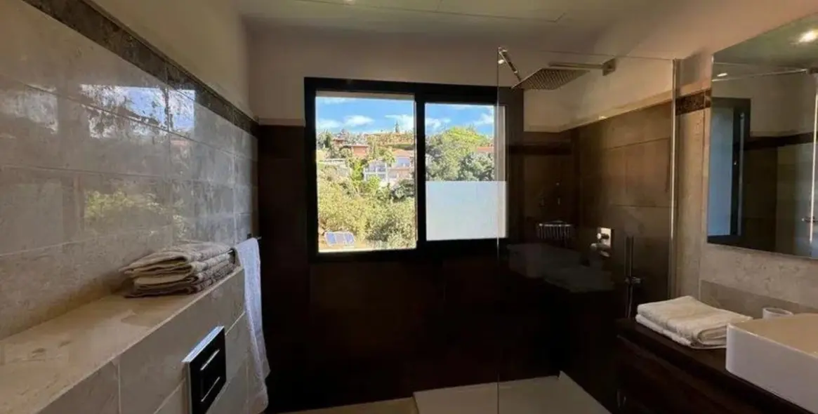 Продажа  отдельно стоящей виллы в Elviria 31