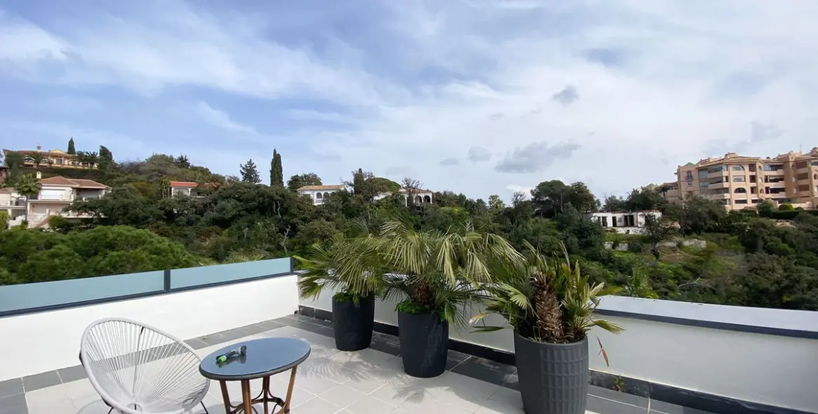 Продажа  отдельно стоящей виллы в Elviria 32