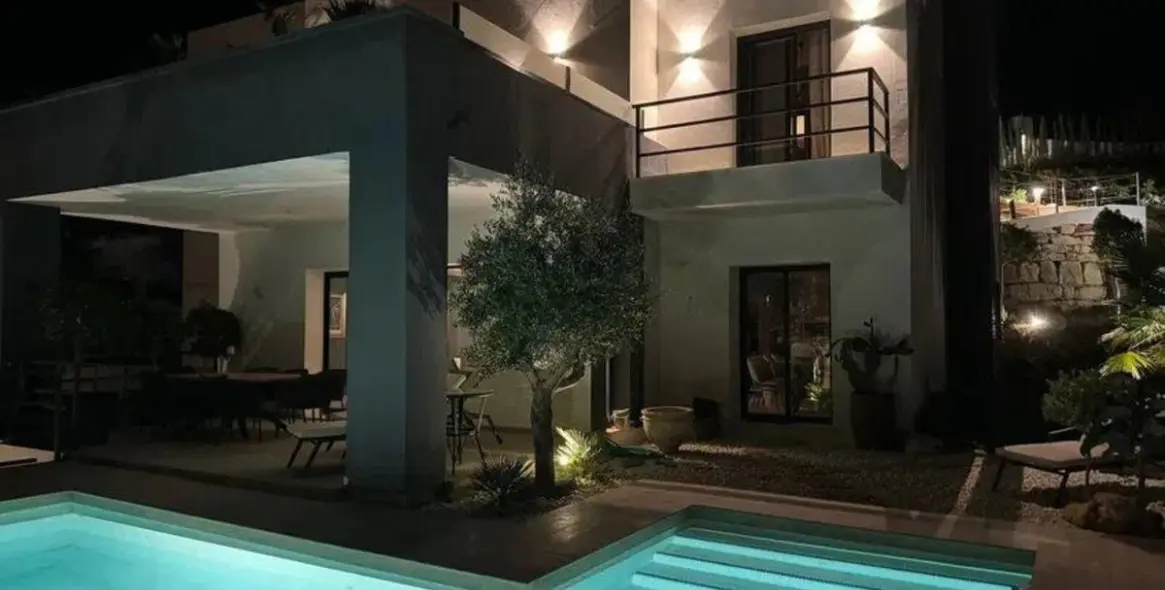 Продажа  отдельно стоящей виллы в Elviria 34