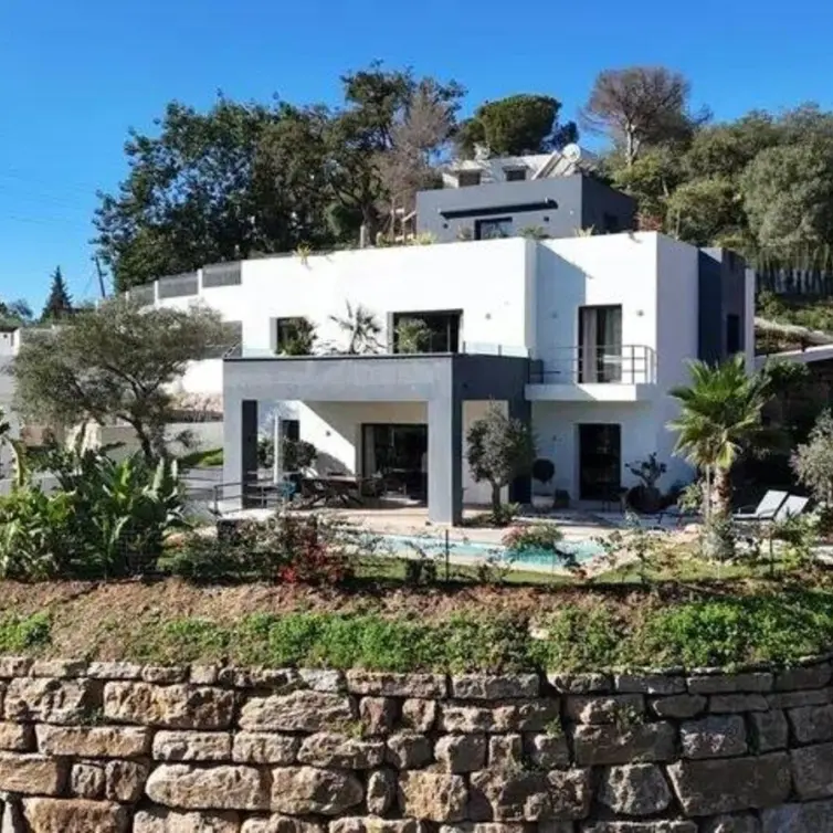 Venta de villa independiente en Elviria
