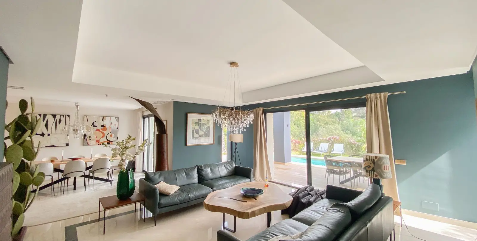 Продажа  отдельно стоящей виллы в Elviria 4