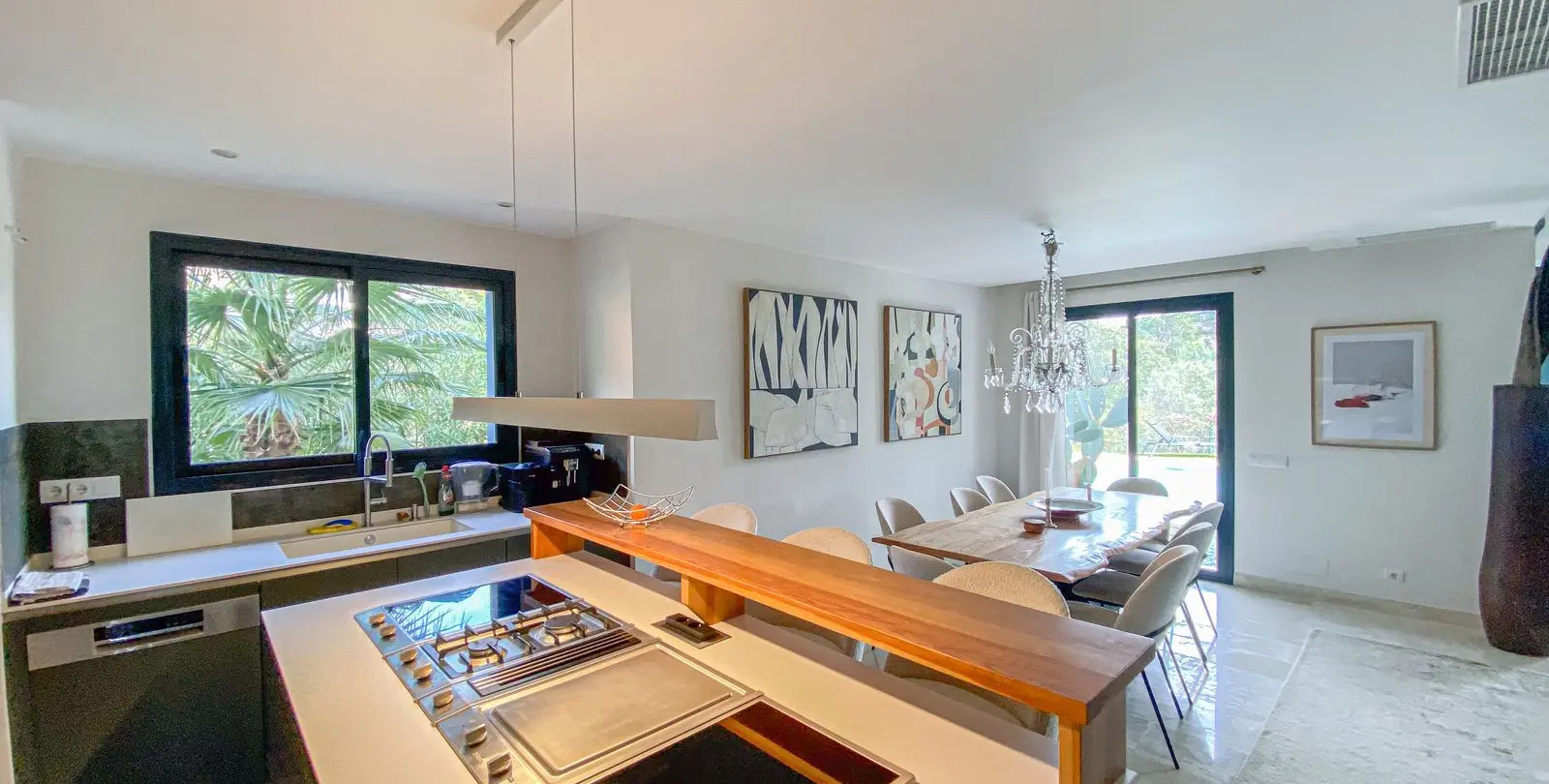Продажа  отдельно стоящей виллы в Elviria 8