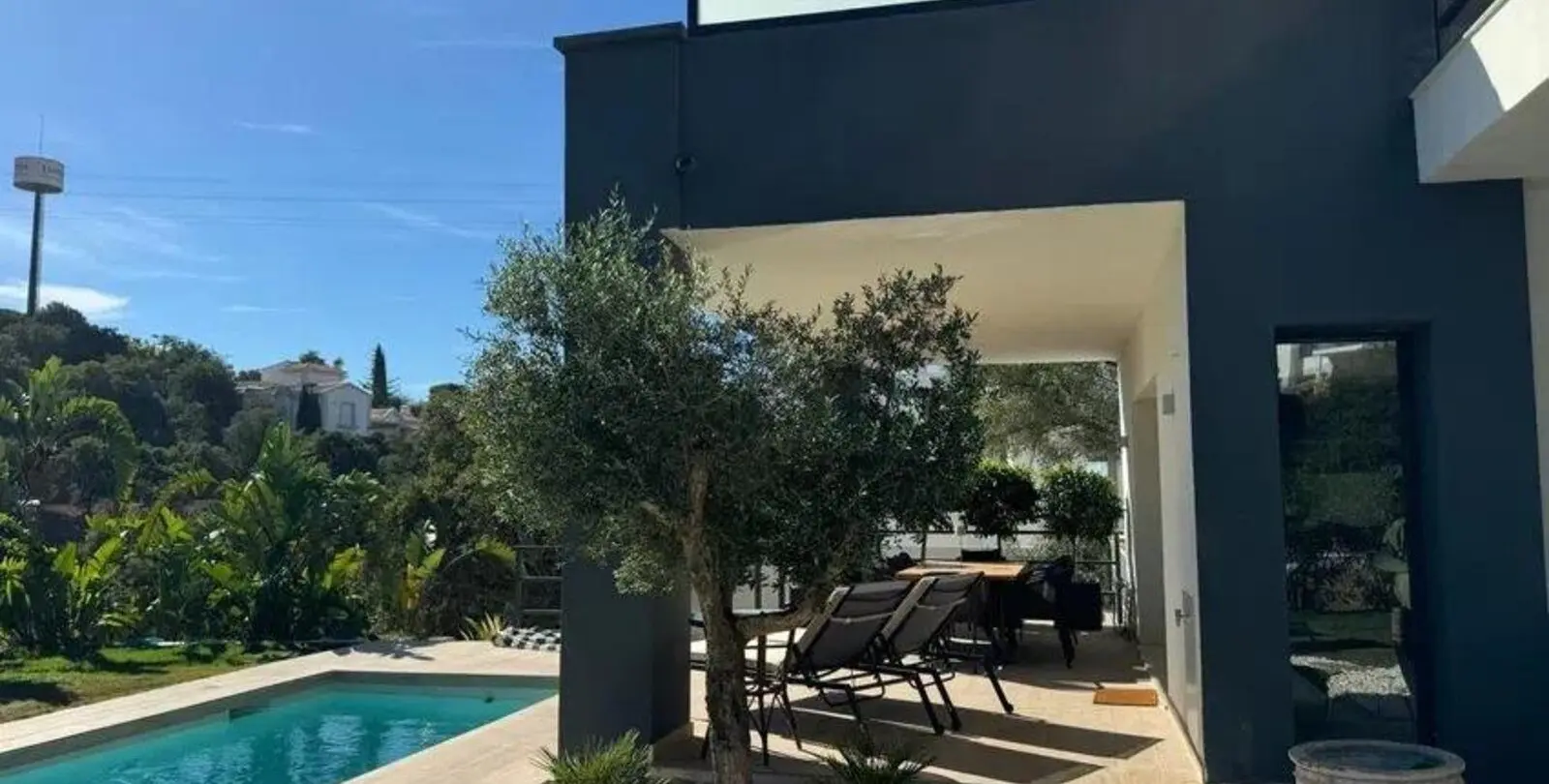 Продажа  отдельно стоящей виллы в Elviria 12
