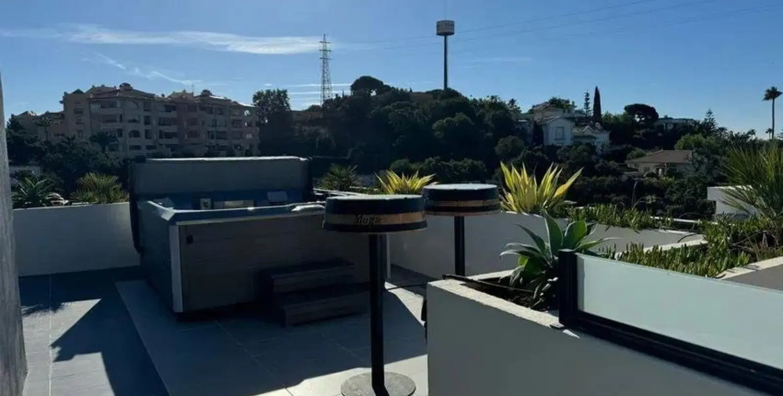 Продажа  отдельно стоящей виллы в Elviria 14