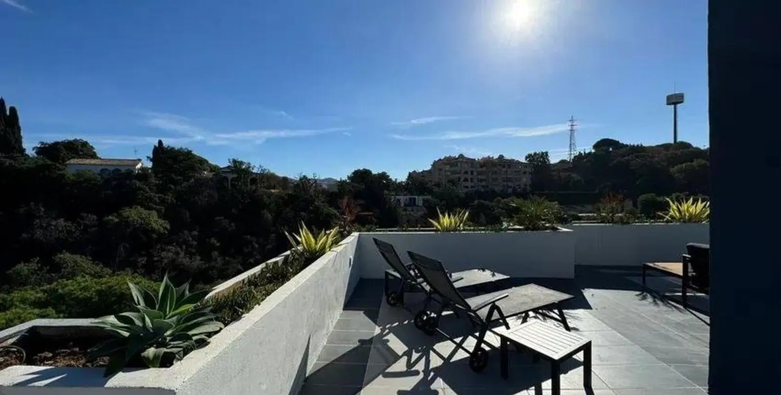 Продажа  отдельно стоящей виллы в Elviria 15