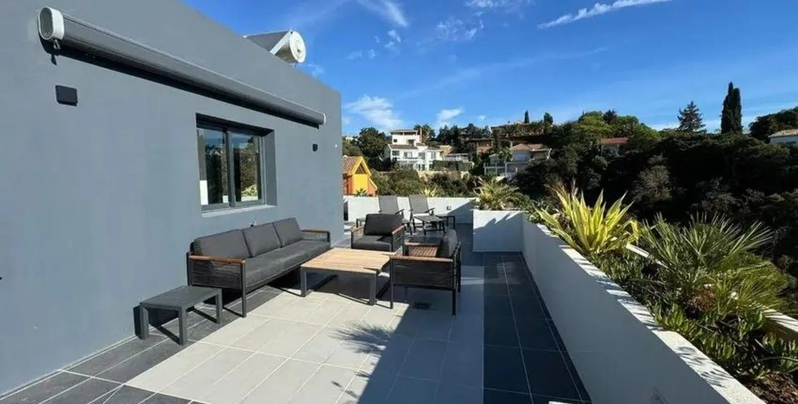 Продажа  отдельно стоящей виллы в Elviria 18