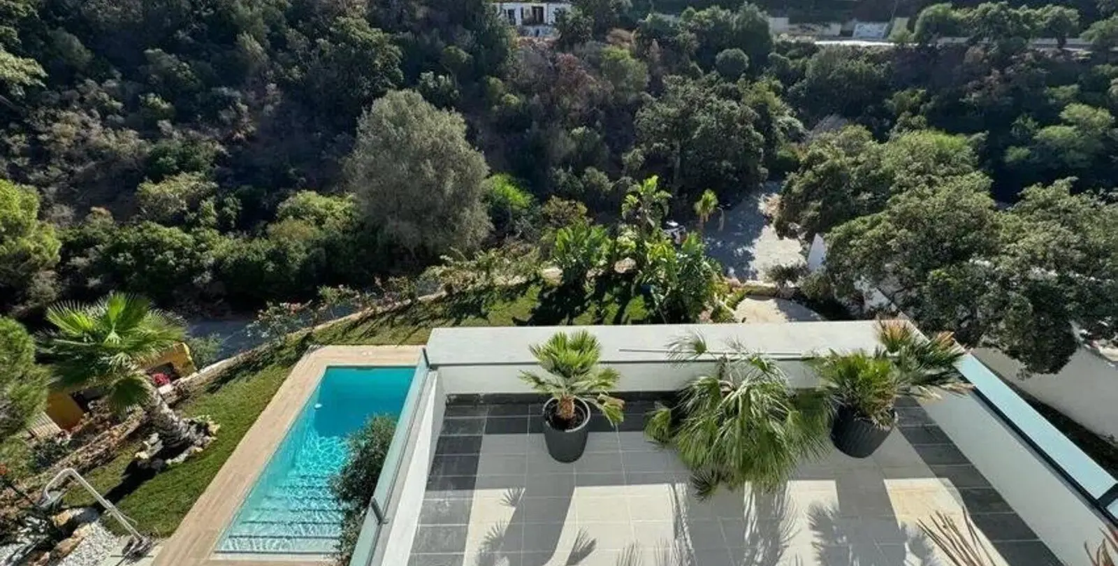 Продажа  отдельно стоящей виллы в Elviria 19