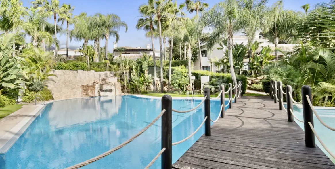 Продажа  отдельно стоящей виллы в The Golden Mile 1