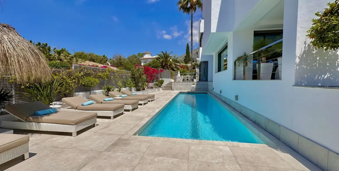 Sale of detached villa in Marbella (district Nagüeles) 1