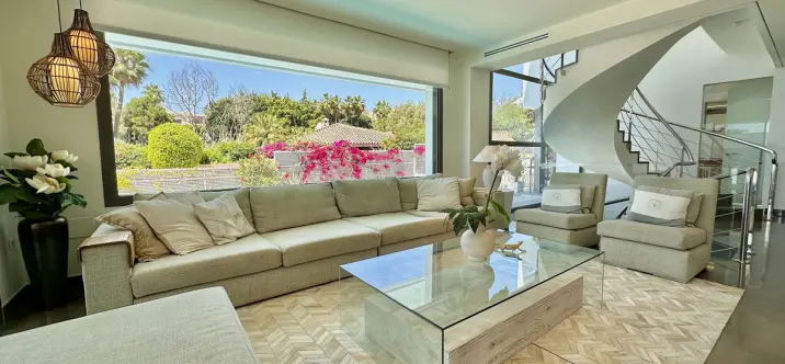 Detached villa R4316599 4