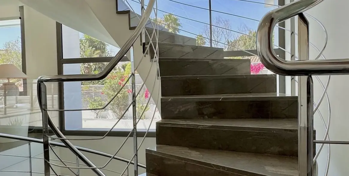 Venta de villa independiente en Nagüeles 11