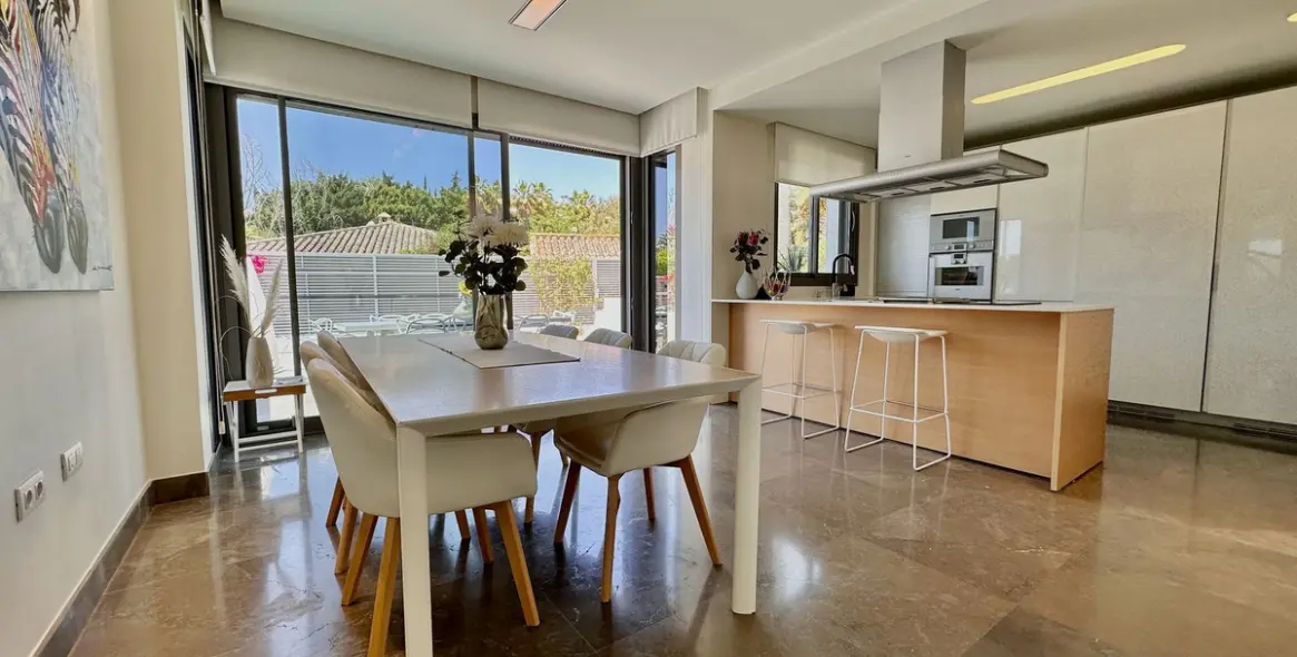 Venta de villa independiente en Nagüeles 13