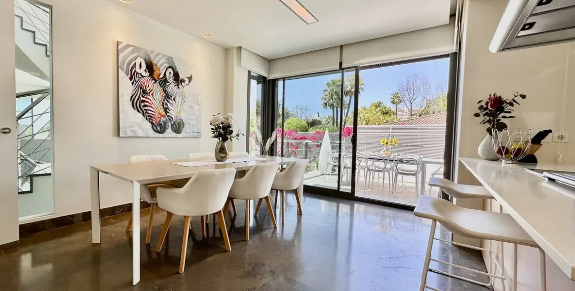 Venta de villa independiente en Nagüeles 14