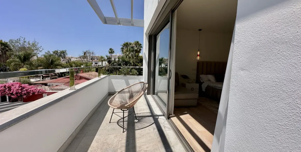 Продажа  отдельно стоящей виллы в Nagüeles 22