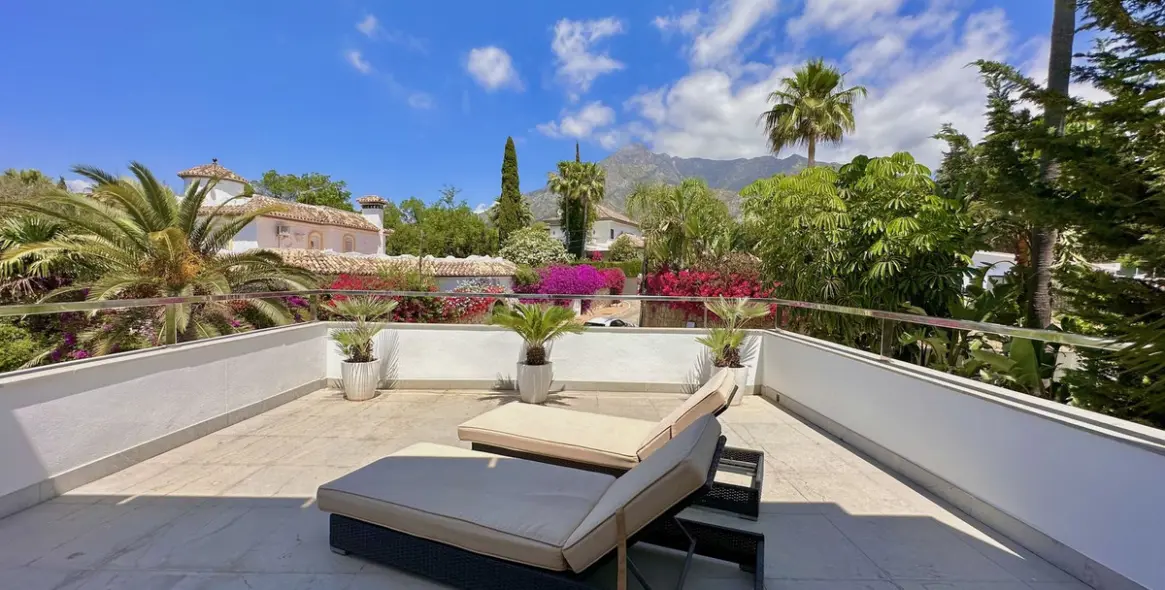 Продажа  отдельно стоящей виллы в Nagüeles 26