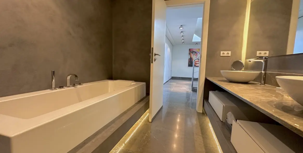 Продажа  отдельно стоящей виллы в Nagüeles 28