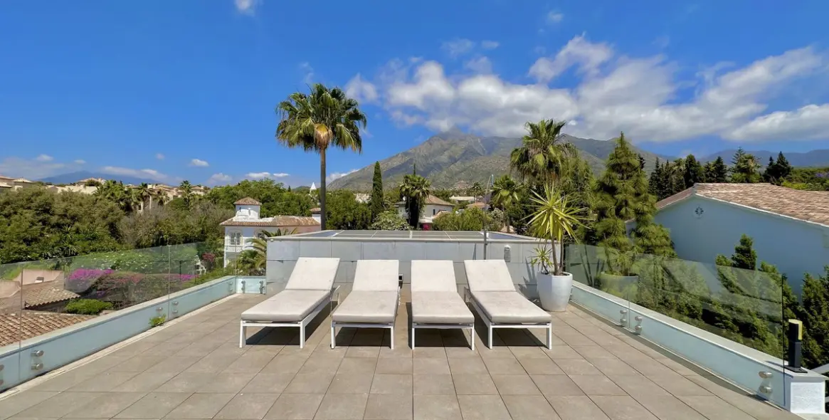 Продажа  отдельно стоящей виллы в Nagüeles 36