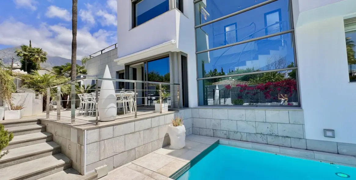 Продажа  отдельно стоящей виллы в Nagüeles 40