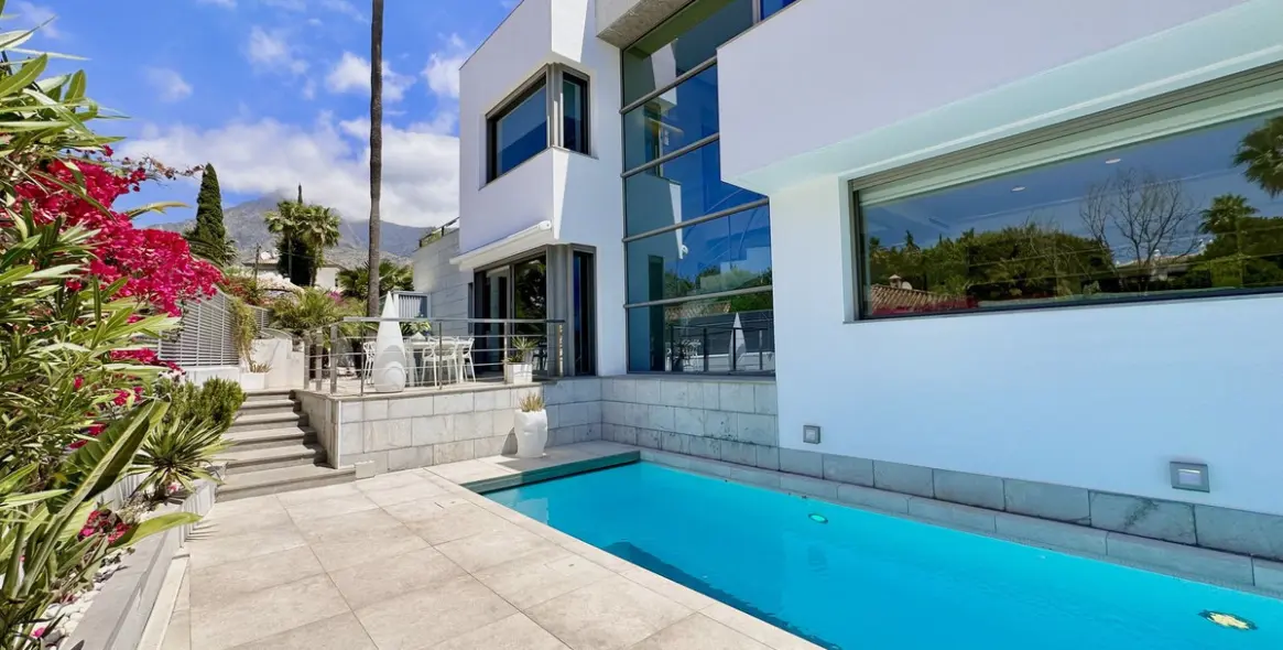 Продажа  отдельно стоящей виллы в Nagüeles 42