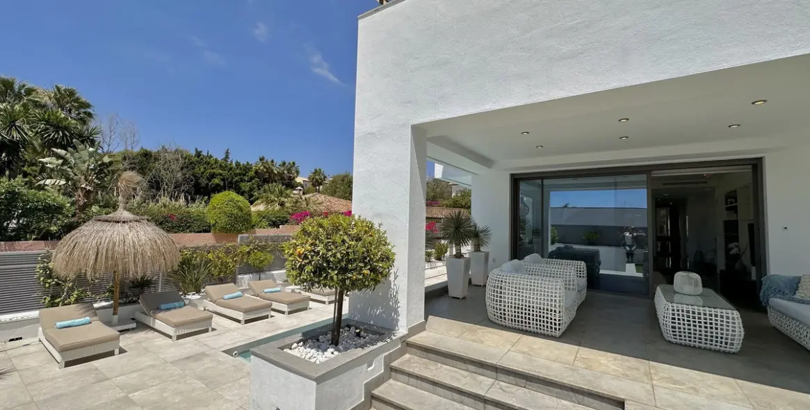 Продажа  отдельно стоящей виллы в Nagüeles 43