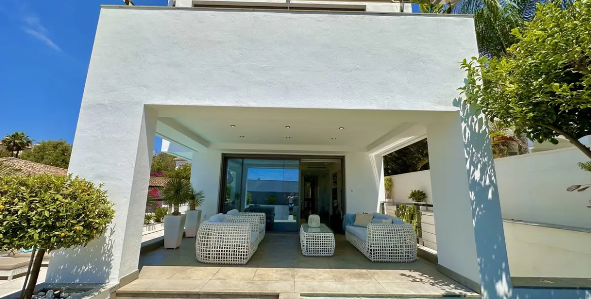 Продажа  отдельно стоящей виллы в Nagüeles 44