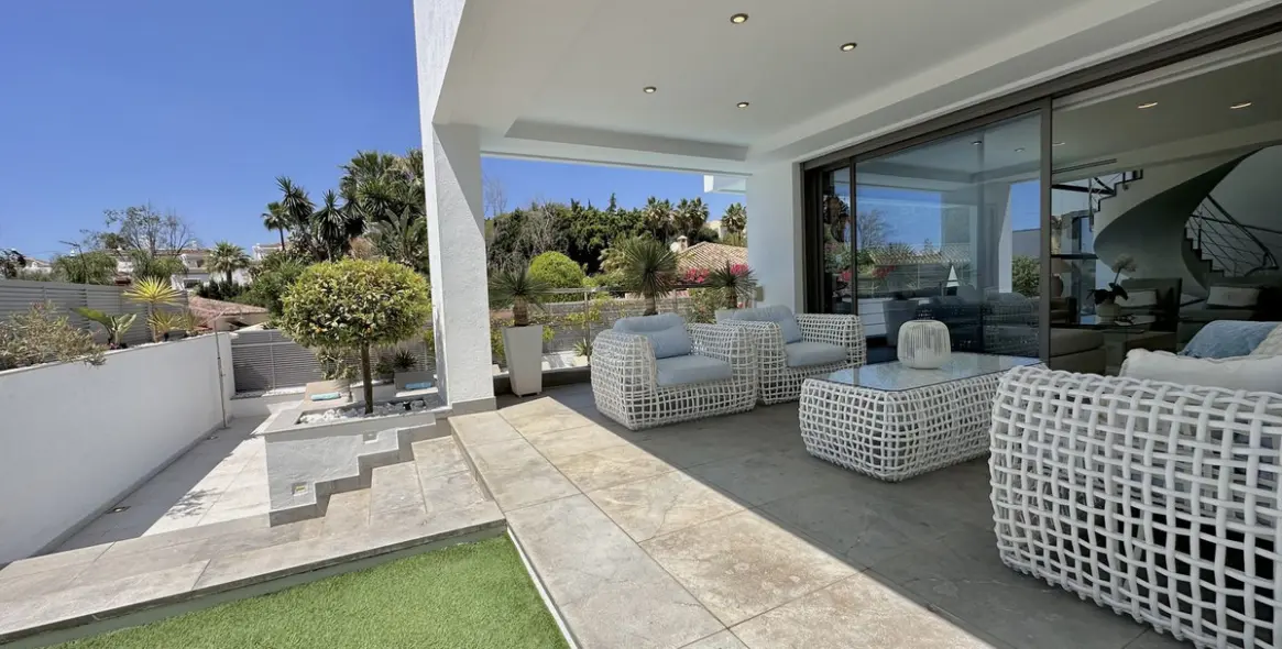 Продажа  отдельно стоящей виллы в Nagüeles 45