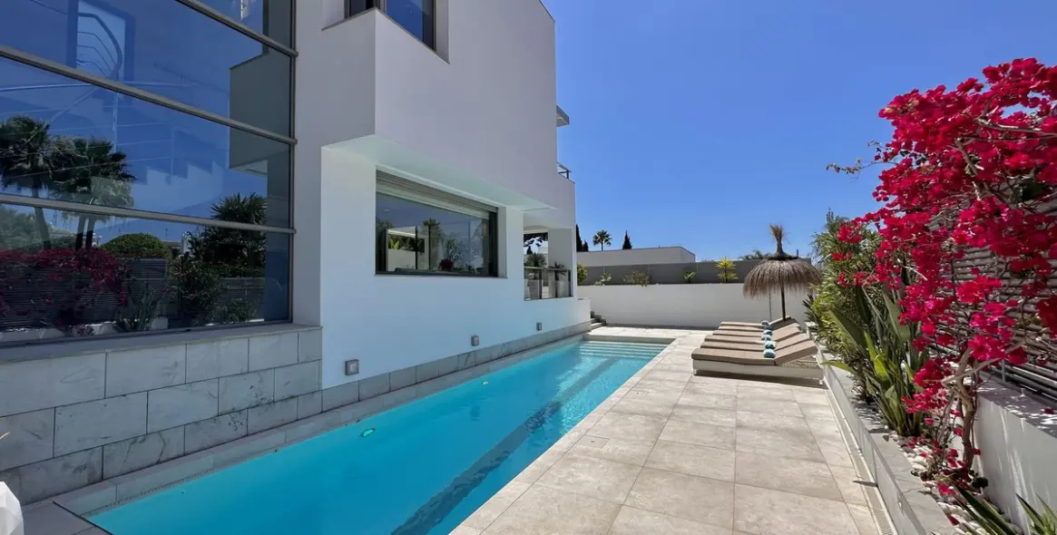 Продажа  отдельно стоящей виллы в Nagüeles 46