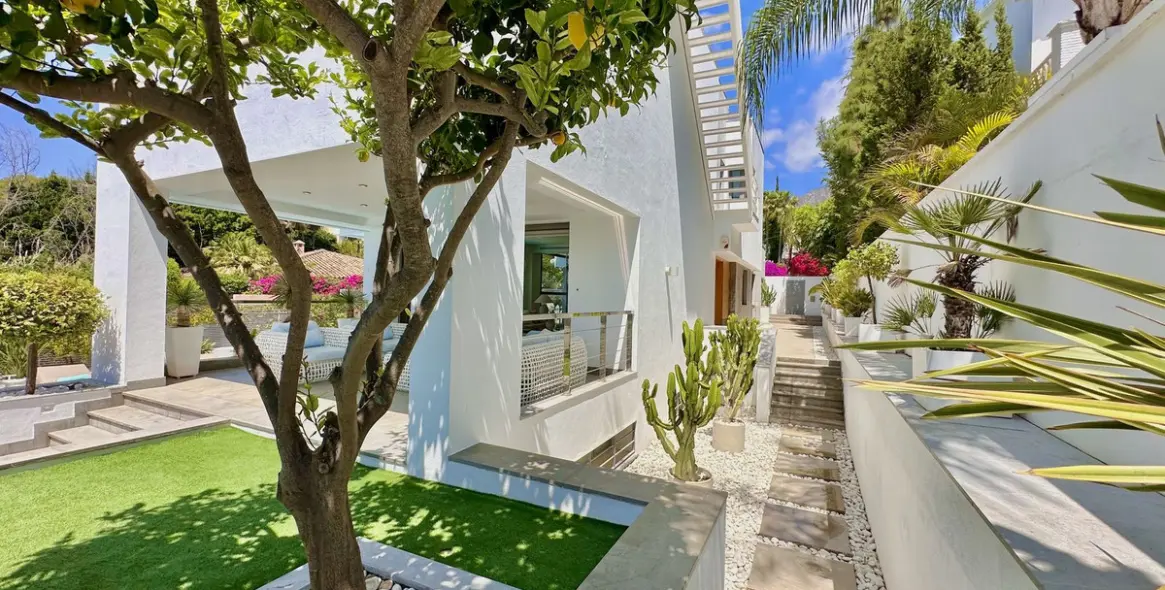 Продажа  отдельно стоящей виллы в Nagüeles 50