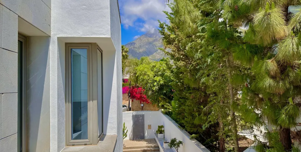 Продажа  отдельно стоящей виллы в Nagüeles 51