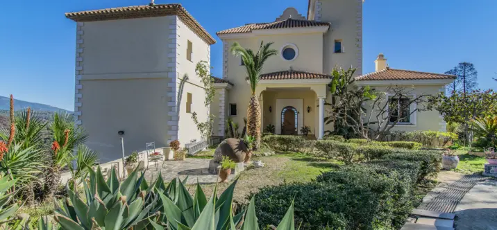 Venta de villa independiente en Estepona 0