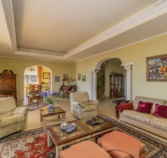 Venta de villa independiente en Estepona