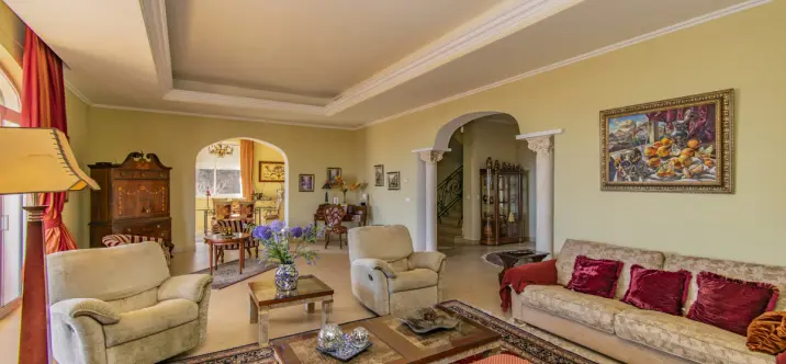 Venta de villa independiente en Estepona 1