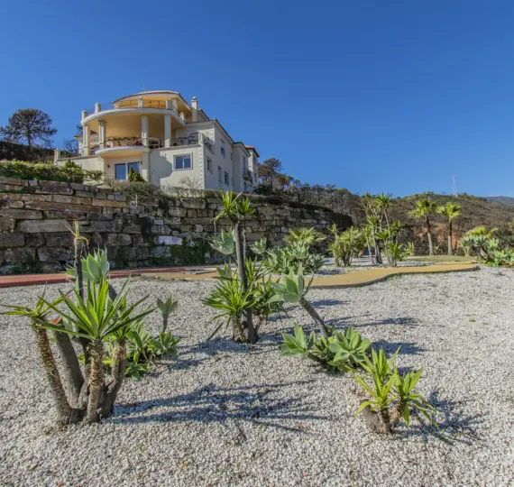 Venta de villa independiente en Estepona