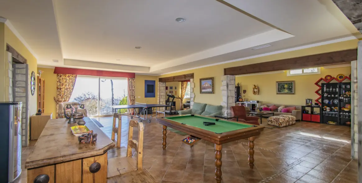 Продажа  отдельно стоящей виллы в Estepona 5