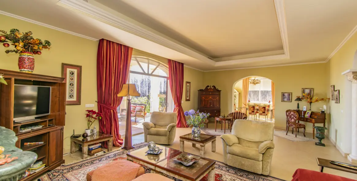 Продажа  отдельно стоящей виллы в Estepona 6