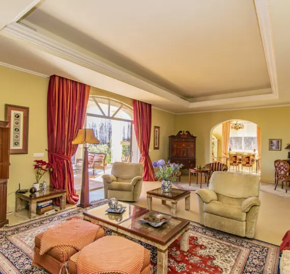 Venta de villa independiente en Estepona